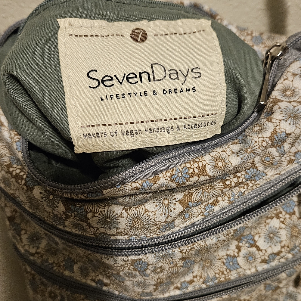 Floral Travel Bag - Blue and Cream